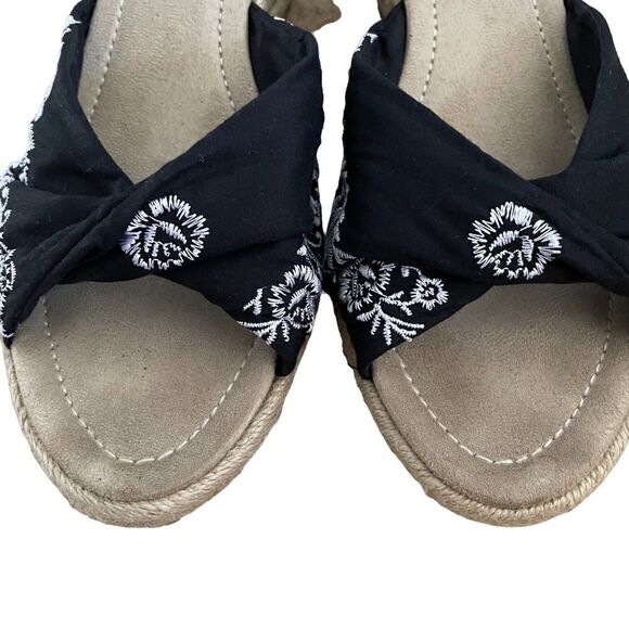 Coldwater Creek ~ Black Fabric w/ White Embroidery ~Slip On ~ Espadrilles - Picture 3 of 11